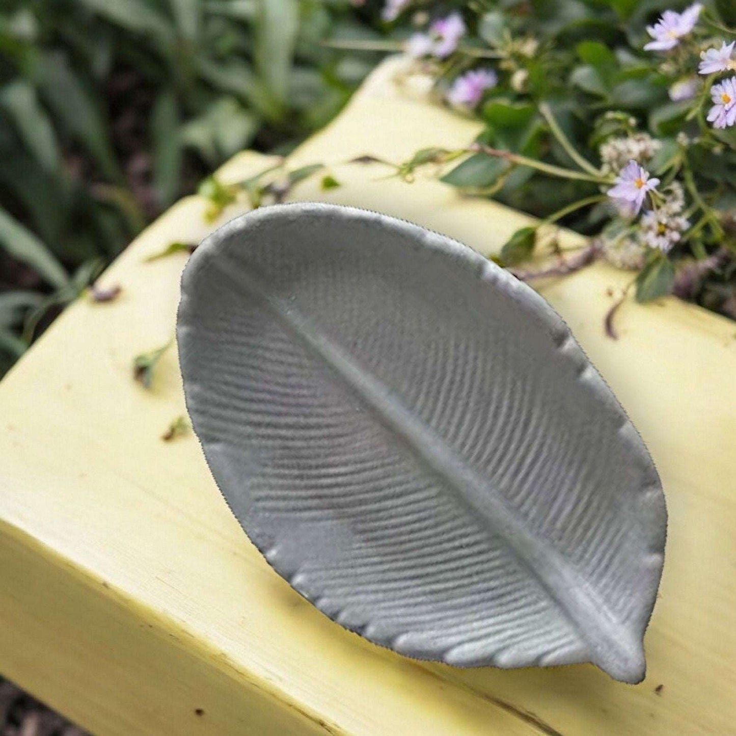 Handgefertigte exotische Blatt-Schmuckschale – Tropisches Flair für deine Herbstdeko Stein.Kunst.Werk.