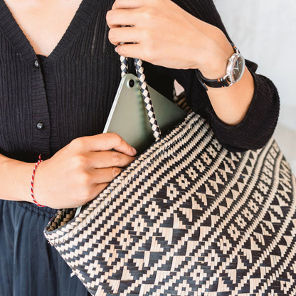 Handtasche KIDUL (schwarz) – Seegras