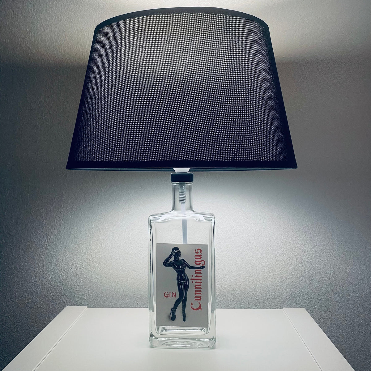 GAHRDSGN Flaschenlampe aus einer 0,5-l-Cunnilingus-Ginflasche mit E14-Fassung
