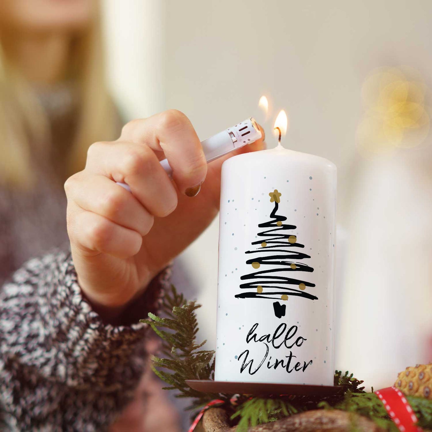 Kleine Kerze „Hallo Winter“ als winterliche Tisch- und Adventsdeko