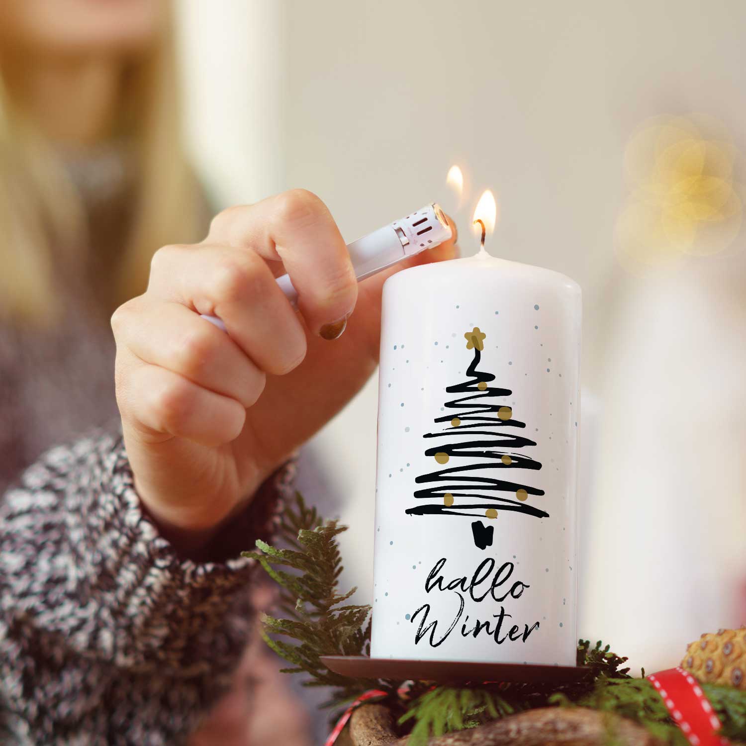 Kleine Kerze „Hallo Winter“ als winterliche Tisch- und Adventsdeko