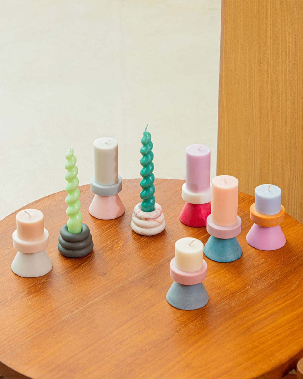 Stack Candle Tall – Hellgrau, Pastellblau & Rosa