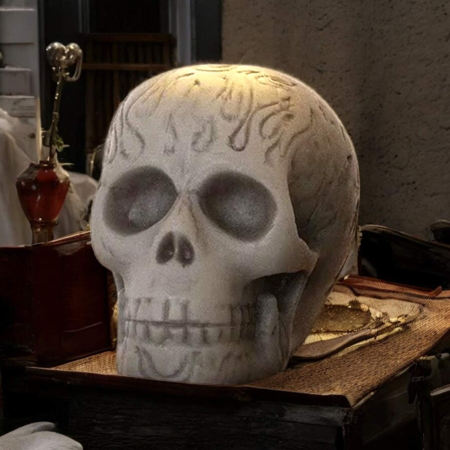 Dark skull (L) – symbol of gothic aesthetics