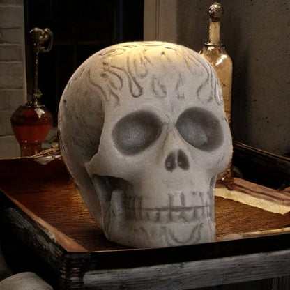 Dark skull (L) – symbol of gothic aesthetics