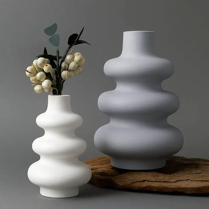 Skulpturale Wellenvase – Zeitloses Designobjekt für moderne Räume - by SteinKunstWerk | HE aus nachhaltiger Herstellung