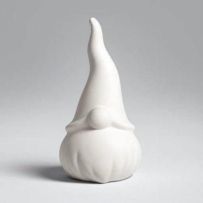 Handgegossener Wichtel als Zwerg-Wichtel-Deko – liebevoll inszeniert in saisonalen Mockups von Frühling bis Winter, ideal für kreative DIY-Projekte, Geschenkideen und moderne Wohnakzente.