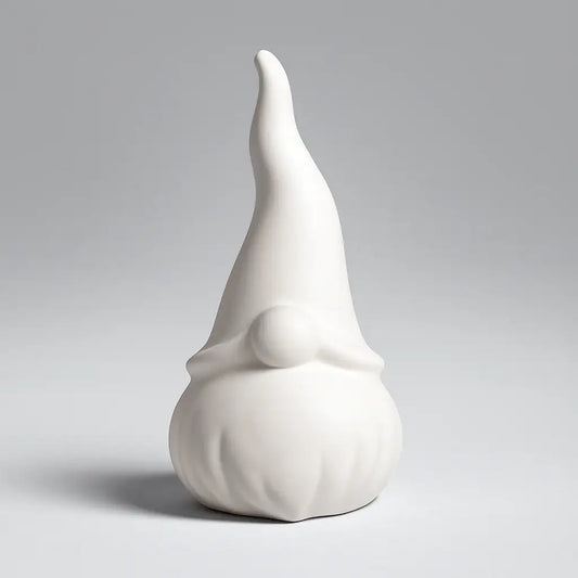 Handgegossener Wichtel als Zwerg-Wichtel-Deko – liebevoll inszeniert in saisonalen Mockups von Frühling bis Winter, ideal für kreative DIY-Projekte, Geschenkideen und moderne Wohnakzente.