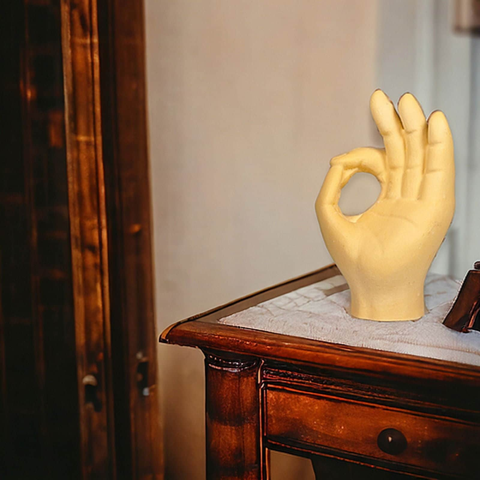 Stylisches Okay-Zeichen – Handgefertigte Büro-Deko und Geschenk mit Symbolcharakter Stein.Kunst.Werk.