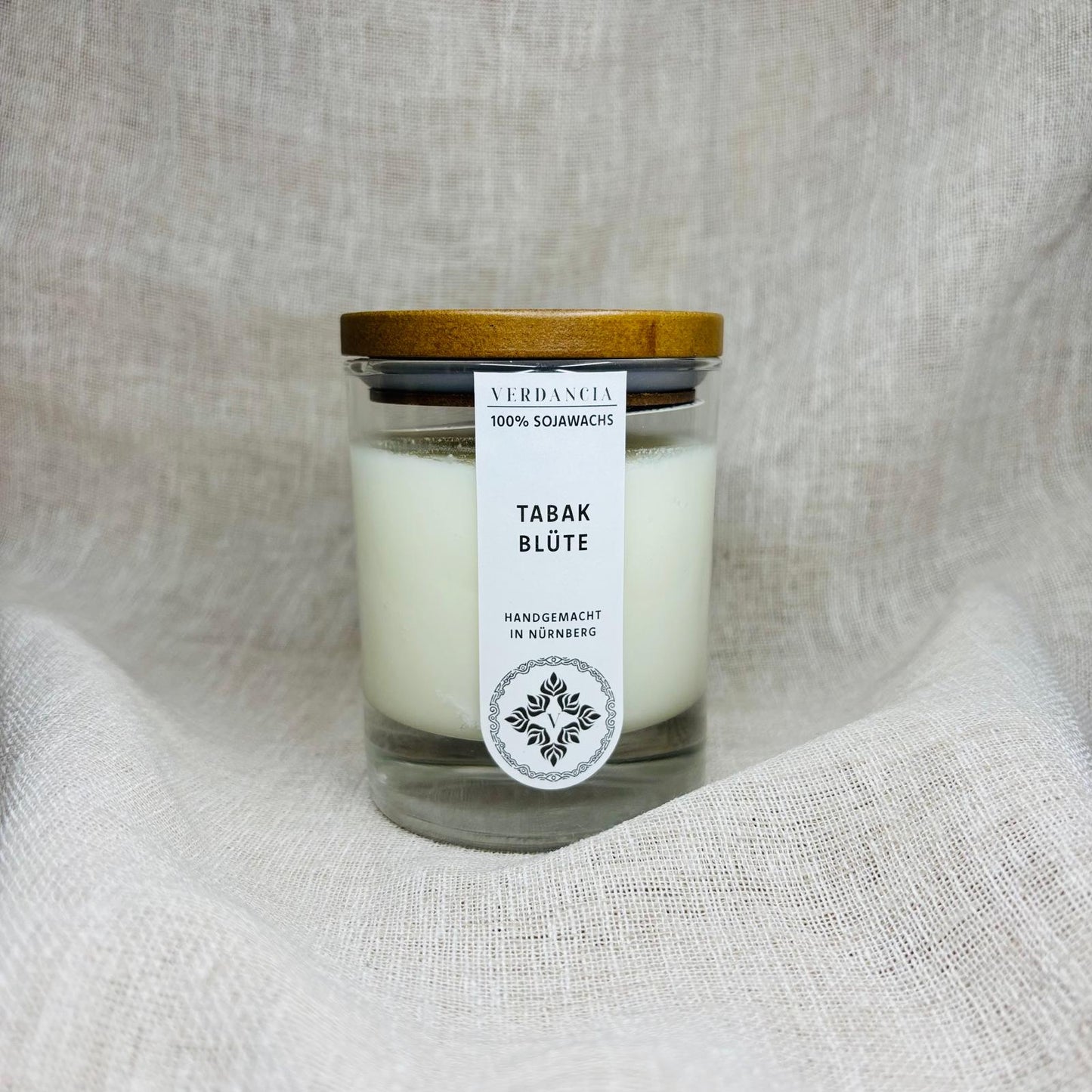 Soy Scented Candle "Tobacco Blossom" - warm scent with tonka bean