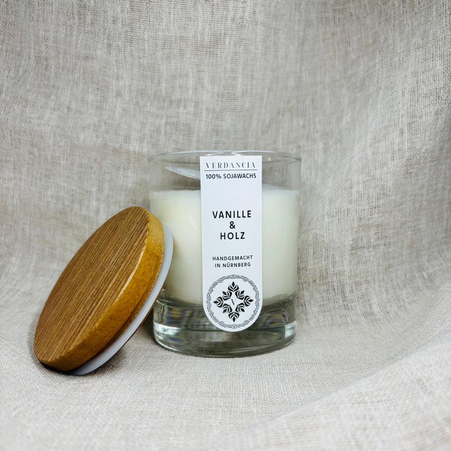 Soy Candle "Vanilla & Wood" - warm fragrance with gentle depth