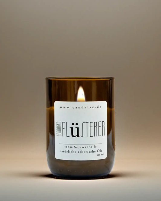 Gedankenflüsterer – Duftkerze für Klarheit & Fokus - by SteinKunstWerk | Kerze aus alter Weinflasche aus nachhaltiger Herstellung