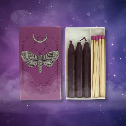 Ritual-Set „La Falena – Führerin der Nacht“ – Kerzen & lange Streichhölzer in Lila
