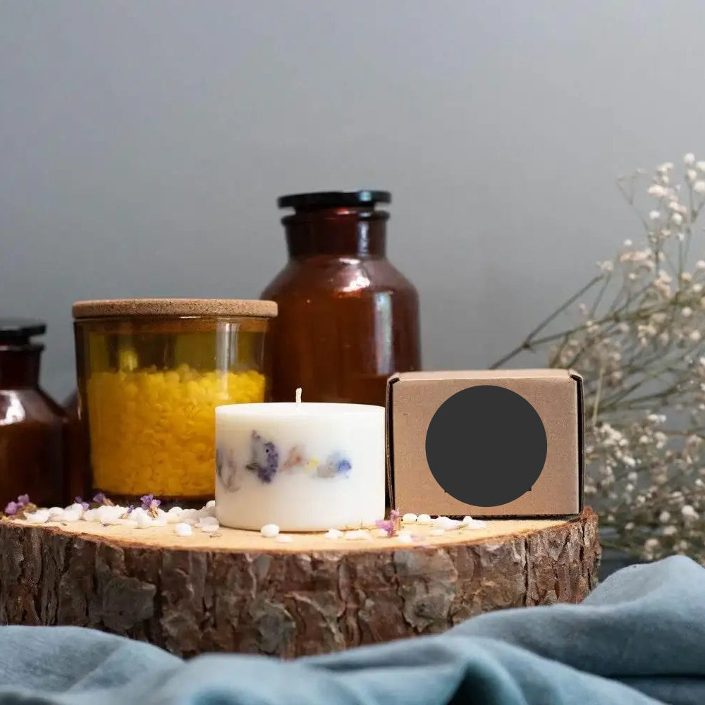 Duftfreie Kerze „Blütenlicht“ – Schlichtheit, Eleganz & Natürlichkeit - by SteinKunstWerk | Duftkerze aus nachhaltiger Herstellung