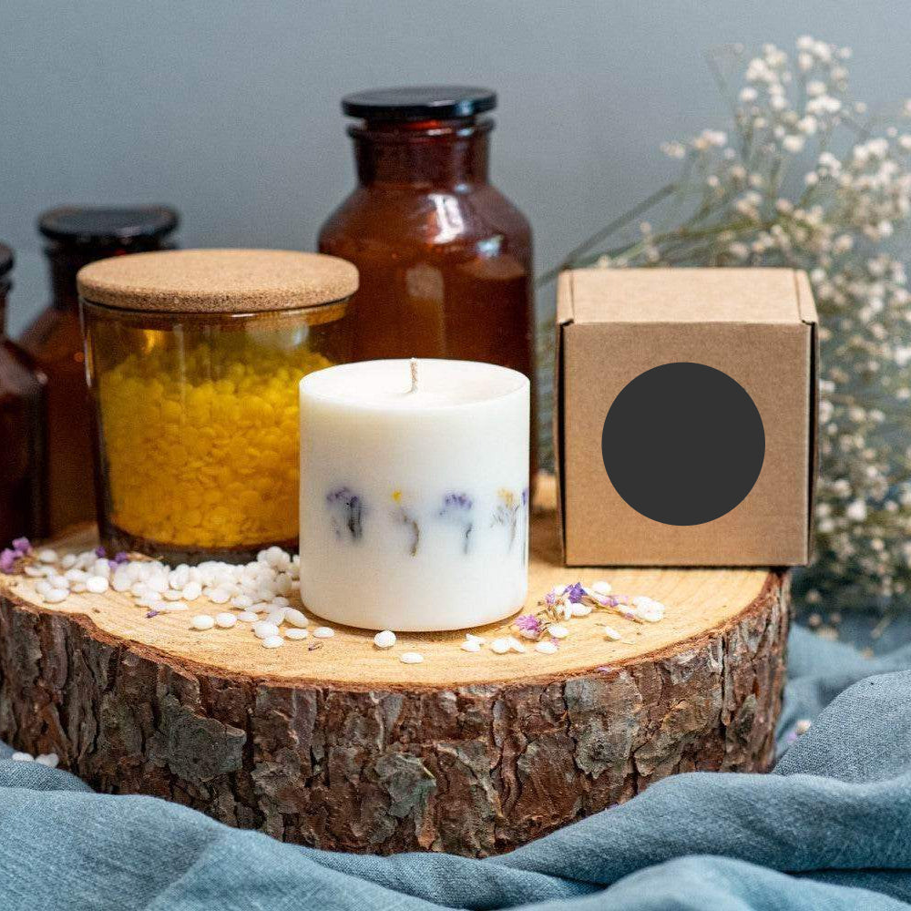 Duftfreie Kerze „Blütenlicht“ – Schlichtheit, Eleganz & Natürlichkeit - by SteinKunstWerk | Duftkerze aus nachhaltiger Herstellung