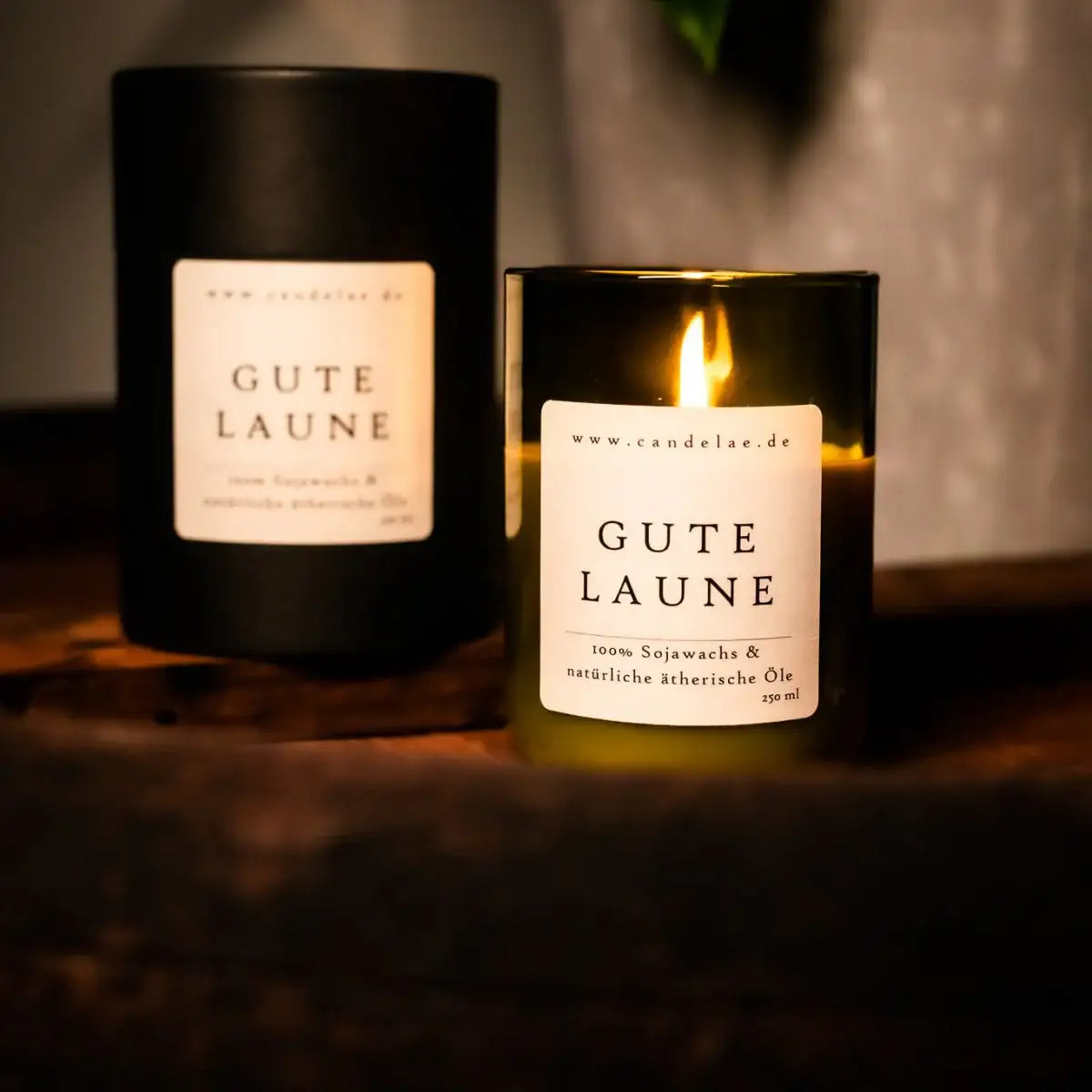 Gute Laune Duftkerze – natürliche Frische, Energie & Leichtigkeit - by SteinKunstWerk | Kerze aus alter Weinflasche aus nachhaltiger Herstellung