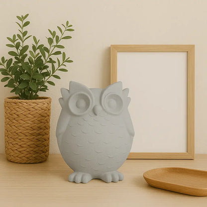 Eulenfigur „Nichts Böses hören“ – Handgemachte Symbolfigur für Harmonie - by SteinKunstWerk | Deko aus nachhaltiger Herstellung