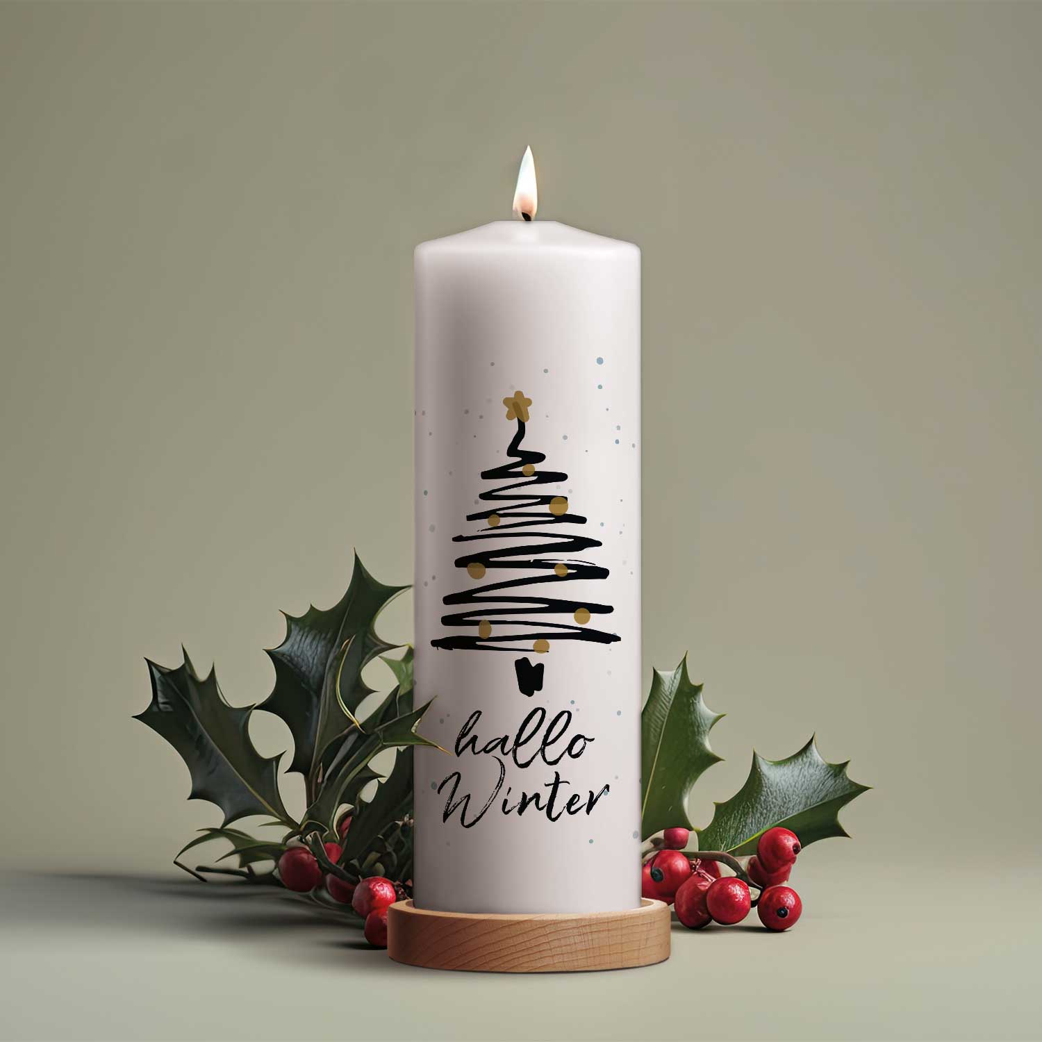 Weihnachtskerze „Hallo Winter“ in winterlicher Weihnachtsdekoration