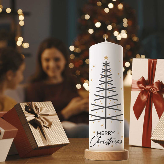 Weihnachtskerze „Tannenbaum modern“ in moderner festlicher Weihnachtsdekoration