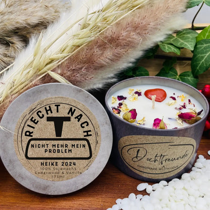 Endlich im RUHESTAND. PERSONALISIERT mit Namen und Jahrgang der RENTE premium Duftkerze für den Renteneintritt Abschiedsgeschenk