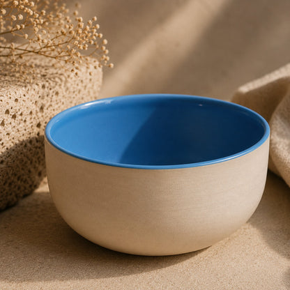 Handgefertigte KUMO Cappuccino Tasse in Blau mit minimalistischer Keramikoptik und Latte Art für stilvolle Coffee Rituals