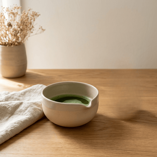 Dökme ağızlı bej seramik matcha kasesi