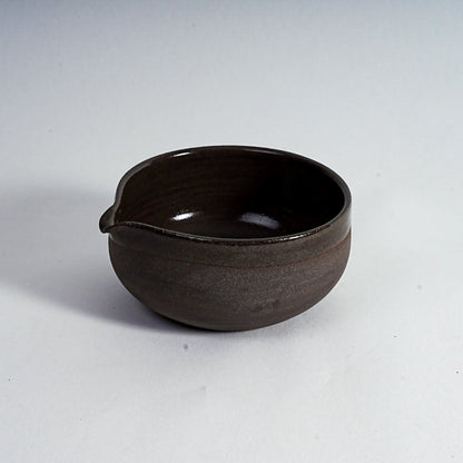Matcha bundle grey-black – Chawan &amp; broom stand in perfect harmony