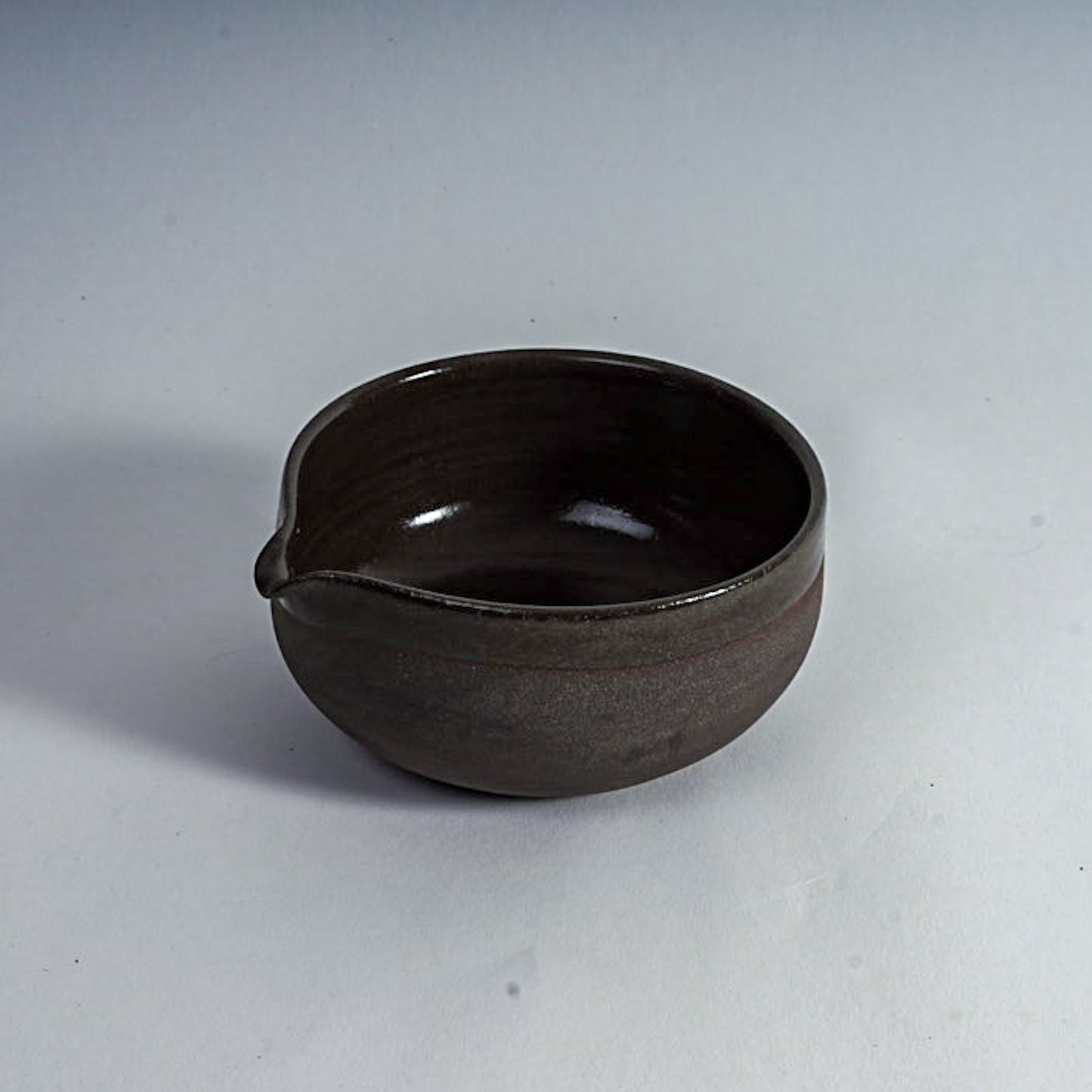Matcha bundle grey-black – Chawan &amp; broom stand in perfect harmony