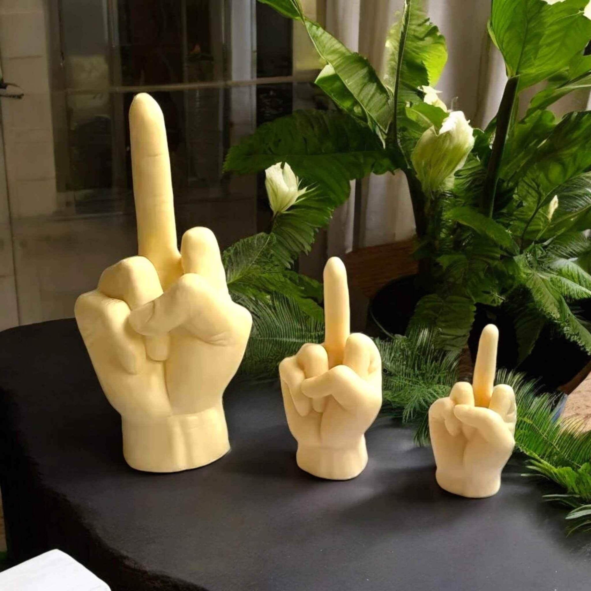 Mittelfinger Dekofigur – moderne minimalistische Statement Deko für Wohnzimmer und Büro – SteinKunstWerk