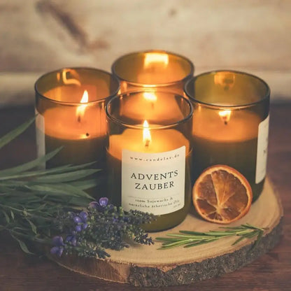 Adventszauber Duftkerze – Nachhaltige Wärme für besinnliche Momente - by SteinKunstWerk | Kerze aus alter Weinflasche aus nachhaltiger Herstellung