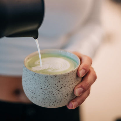 Ocha – Handmade teacup made of beige clay with spots (325 ml)