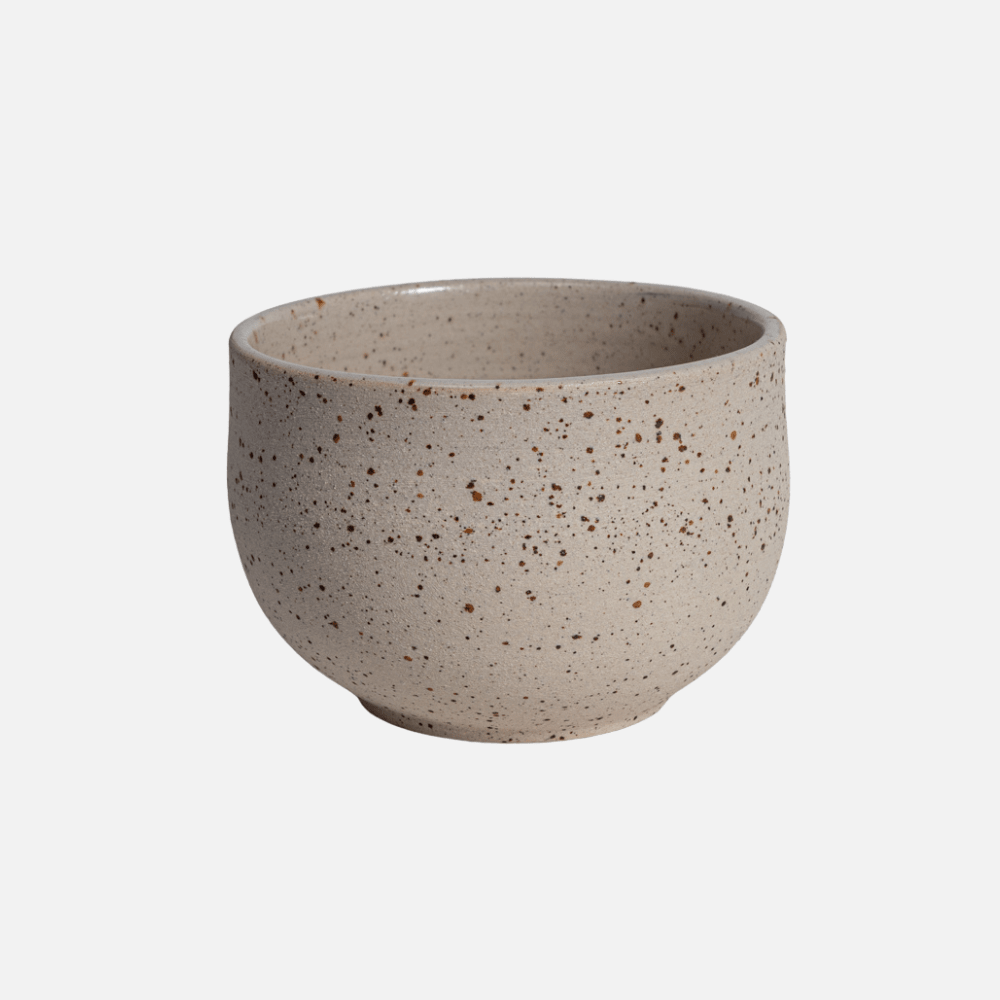 OCHA Teetasse Beige mit Spots – handgemachte Keramik