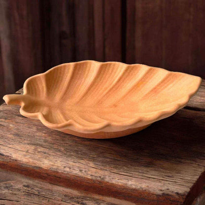 Eichenblatt Schmuckschale – Natürlichkeit trifft auf Eleganz - by SteinKunstWerk | Deko aus nachhaltiger Herstellung