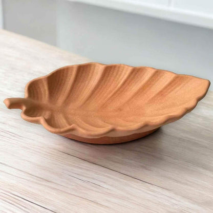 Eichenblatt Schmuckschale – Natürlichkeit trifft auf Eleganz - by SteinKunstWerk | Deko aus nachhaltiger Herstellung