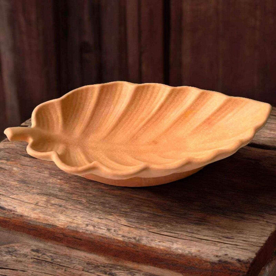 SteinKunstWerk Schmuckschale in Beige, muschelförmig, natürliche Deko mit warmem Holz-Hintergrund