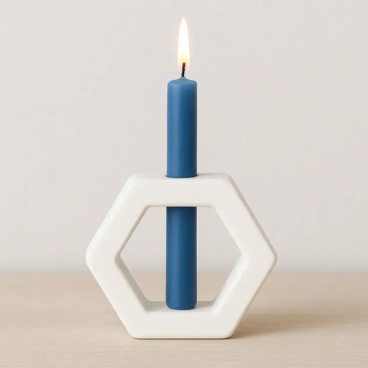 Sechseckiger Kerzenhalter für Stabkerzen – Minimalistisches Design trifft Handwerkskunst - by SteinKunstWerk | Deko aus nachhaltiger Herstellung