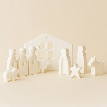 Kleine Weihnachtskrippe – Handgefertigte Figuren & Moderner Krippenstall - by SteinKunstWerk | Deko aus nachhaltiger Herstellung