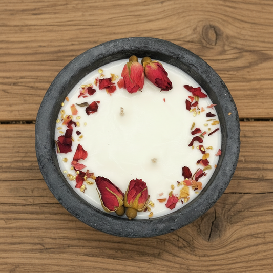 XL Citronella Kerze „Die Rose“ im schwarzen Betongefäß mit Deckel